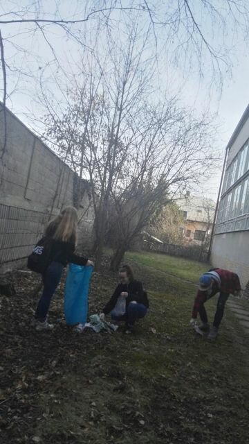 Jarné upratovanie - skrášlili sme si okolie školy