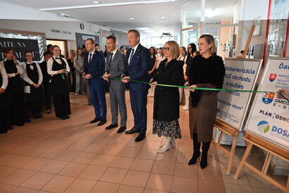 Slávnostné prestrihnutie pásky