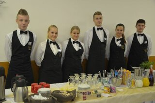 žiaci hotelovej akadémie
