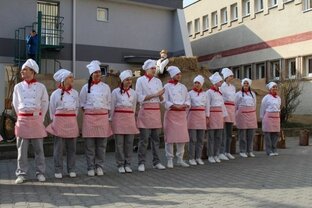 Praktická maturita hotelákov-gazdovská zabíjačka - 01MS_HA