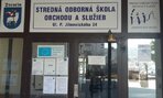 02a Publicita Vchod školy