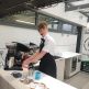 Barista jilemáku 2025 s vôňou kávy a sladkých dezertov - a5980bd0-9d48-4c87-9d60-1ce09e4b0488